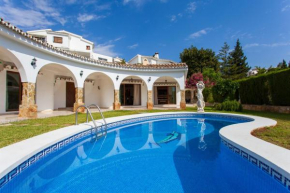 SUMMER OFFERS! Fabulous Luxury Villa near the Beach Sleeps 8